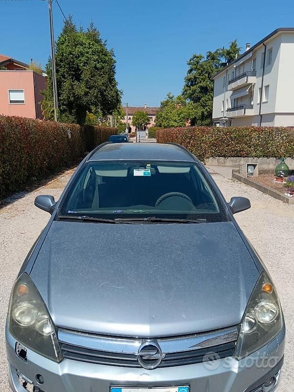 Usata Opel Astra 82 CV (60 kW) 2006 Grigio Station wagon