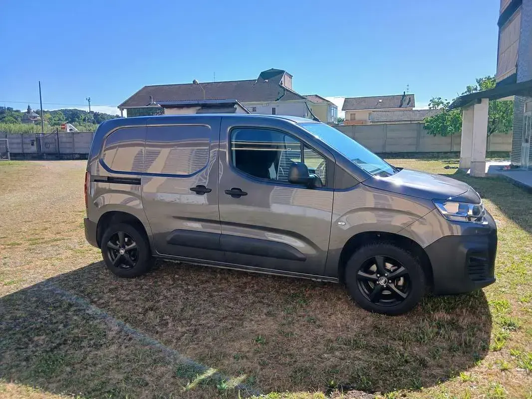 Usata Citroën Berlingo 101 CV (74 kW) 2021 Grigio Monovolume