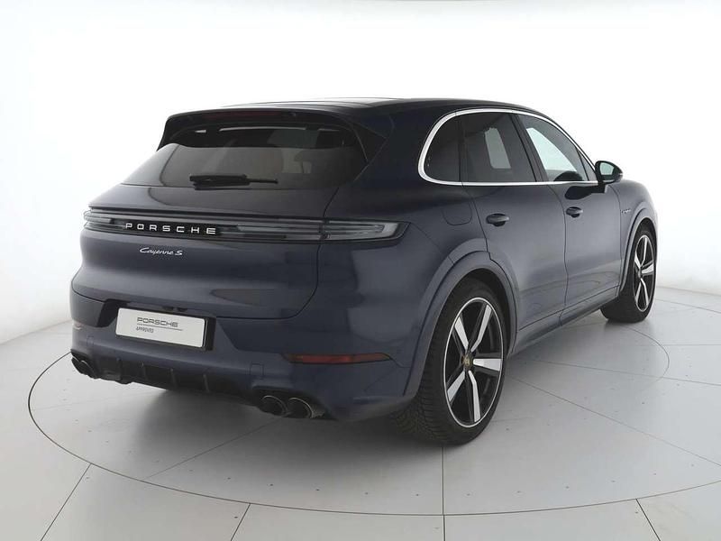Usata Porsche Cayenne 519 CV (381 kW) 2024 Blu algarve metallizzato SUV