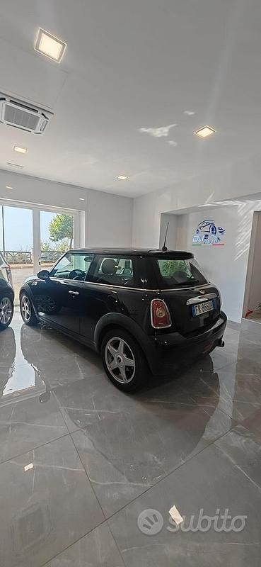 Nero Usata 2007 Mini Cooper Chili Utilitaria | 3800 € (Buon prezzo) - Immagine 1/4