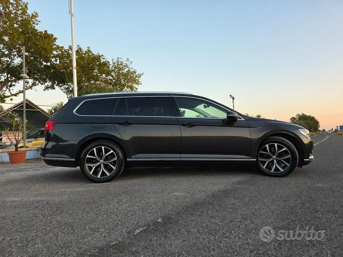 Usata VW Passat Executive 150 CV (110 kW) 2018 Grigio Station wagon