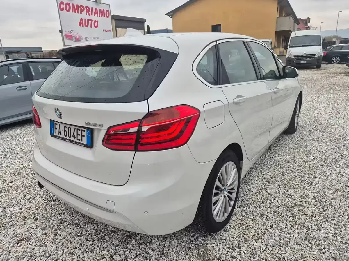Begagnad BMW 216 Active Tourer Luxury Line 116 HK (85 kW) 2015 Vit Minibuss