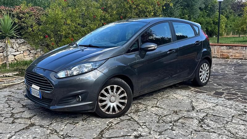 Usata Ford Fiesta 100 CV (73 kW) 2017 Grigio Utilitaria