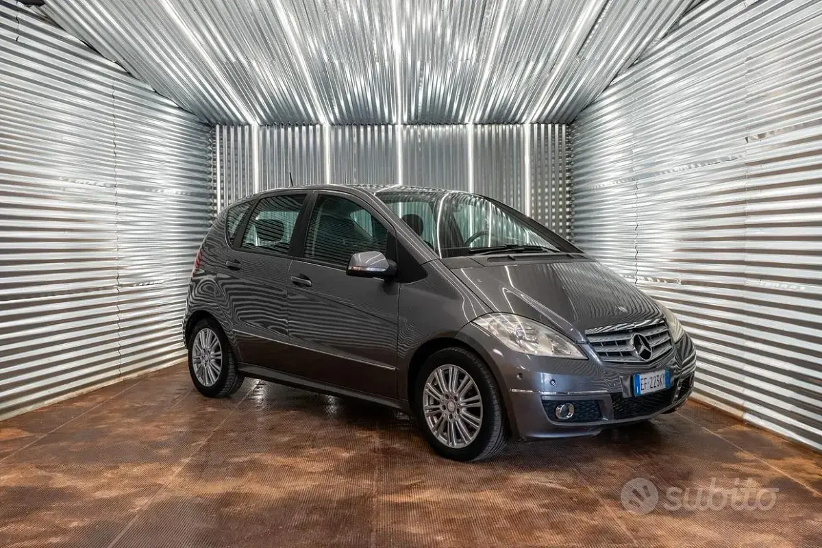 Usata Mercedes A180 Elegance 109 CV (80 kW) 2010 Marrone Berlina