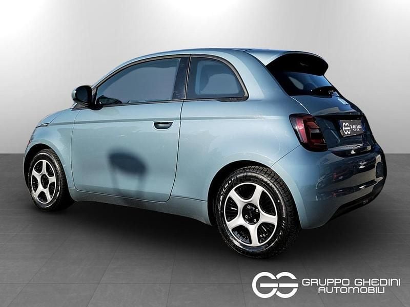 Usata Fiat 500e Passion 42 kW (58 CV) 2021 Blu Utilitaria