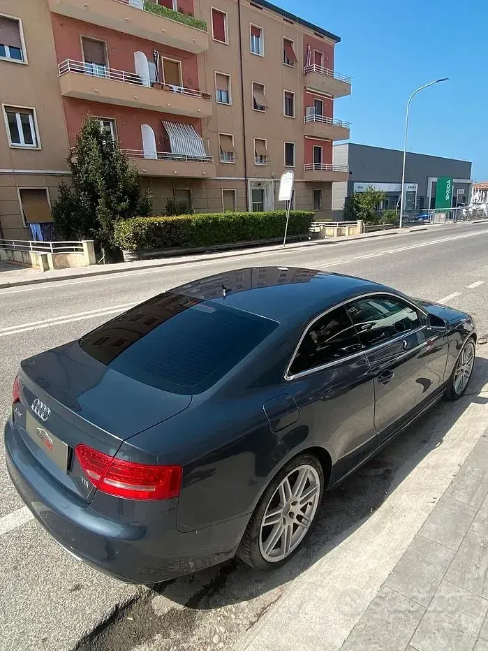 Usata Audi A5 170 CV (125 kW) 2010 Grigio Coupé