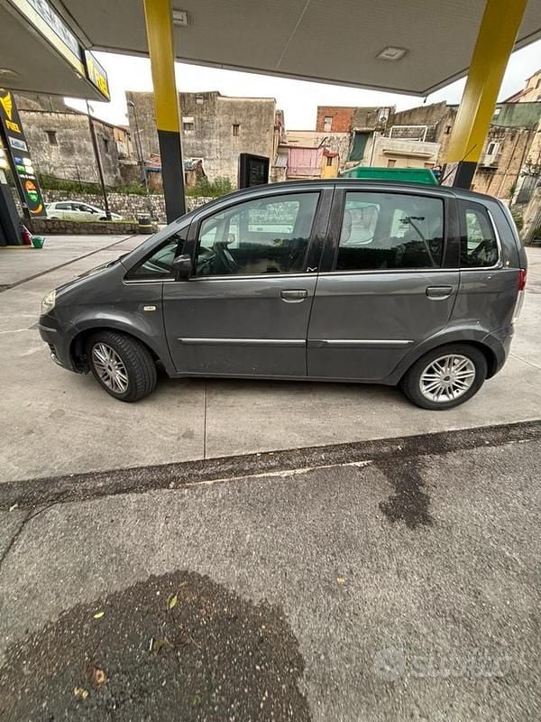 Usata Lancia Musa 2008 Grigio Monovolume