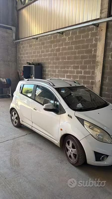 Usata Chevrolet Spark 81 CV (59 kW) 2010 Bianco Utilitaria