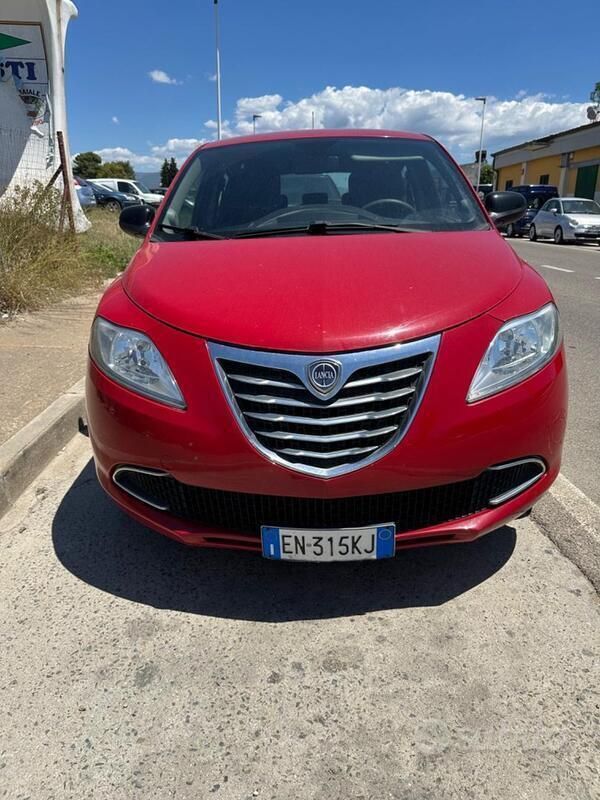 Rosso Usata 2013 Lancia Ypsilon Gold Due volumi | 7000 € (Buon prezzo) - Immagine 1/4
