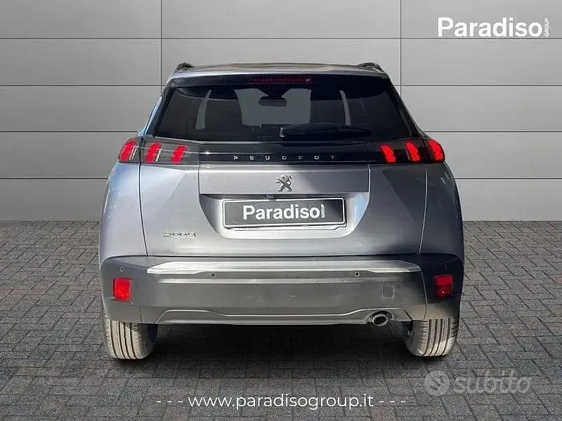 Usata Peugeot 2008 Allure 100 CV (73 kW) 2023 Grigio SUV