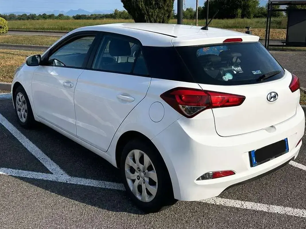 Usata Hyundai i20 Classic 84 CV (61 kW) 2017 Bianco Utilitaria