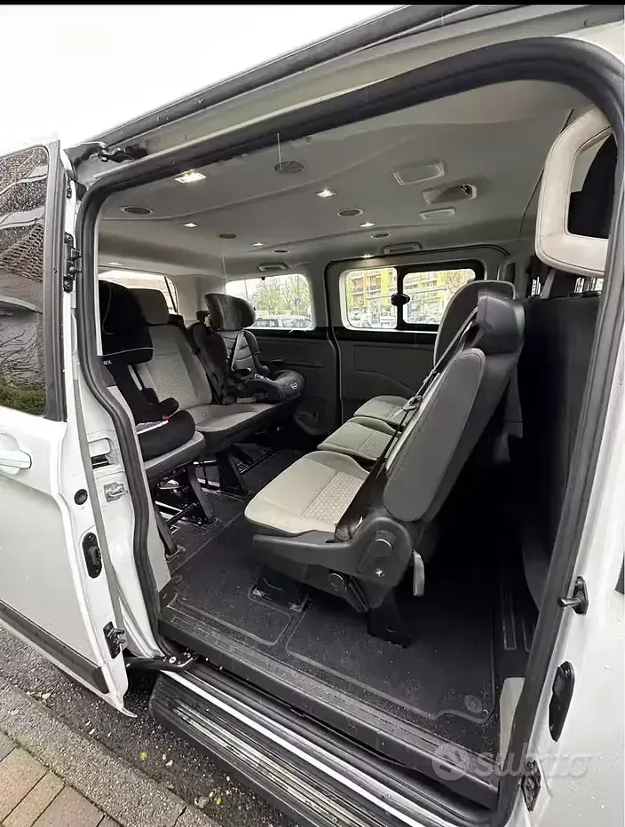 Usata Ford Tourneo 131 CV (96 kW) 2019 Bianco Monovolume