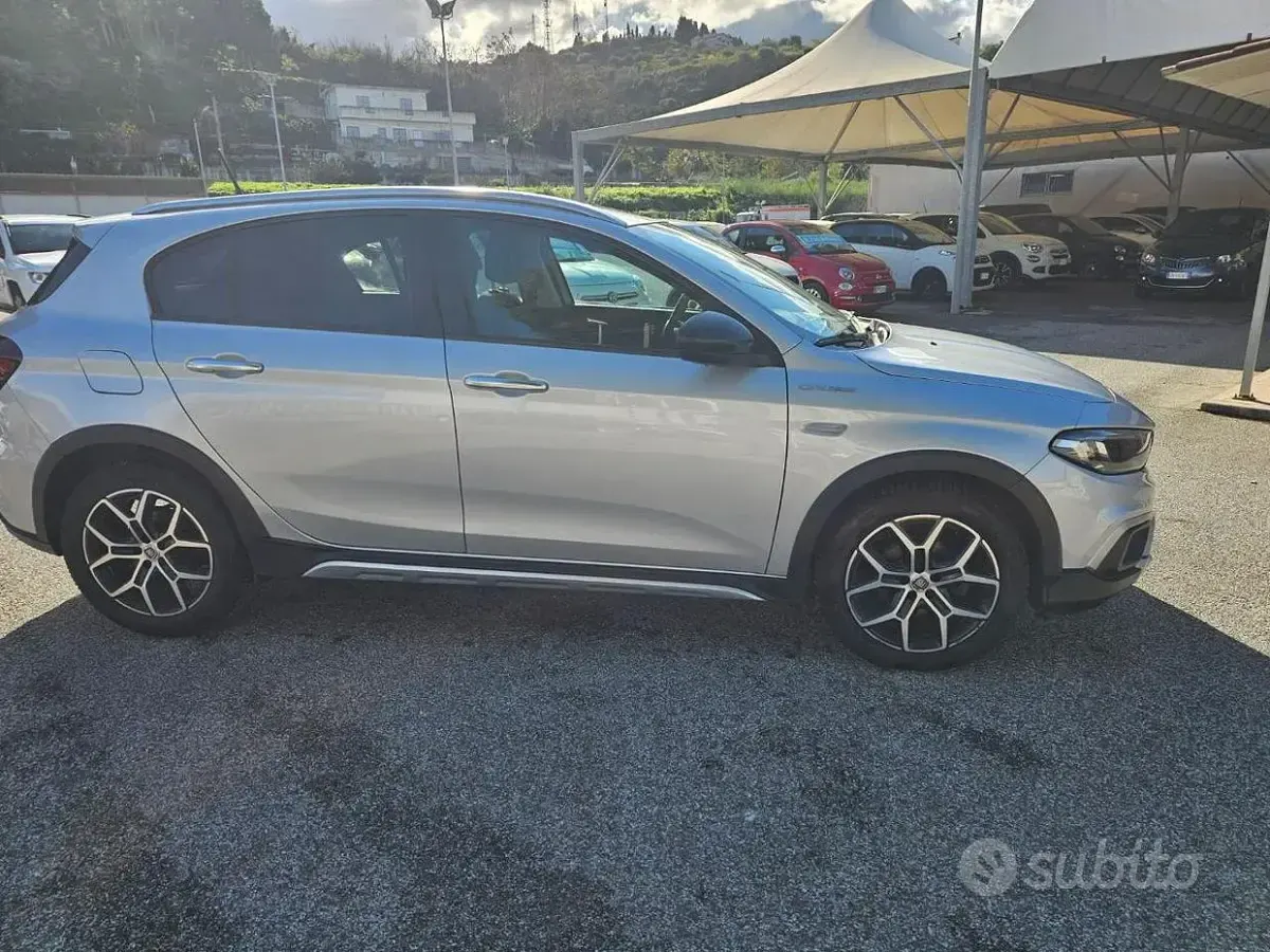 Usata Fiat Tipo Cross 131 CV (96 kW) 2022 Grigio Berlina