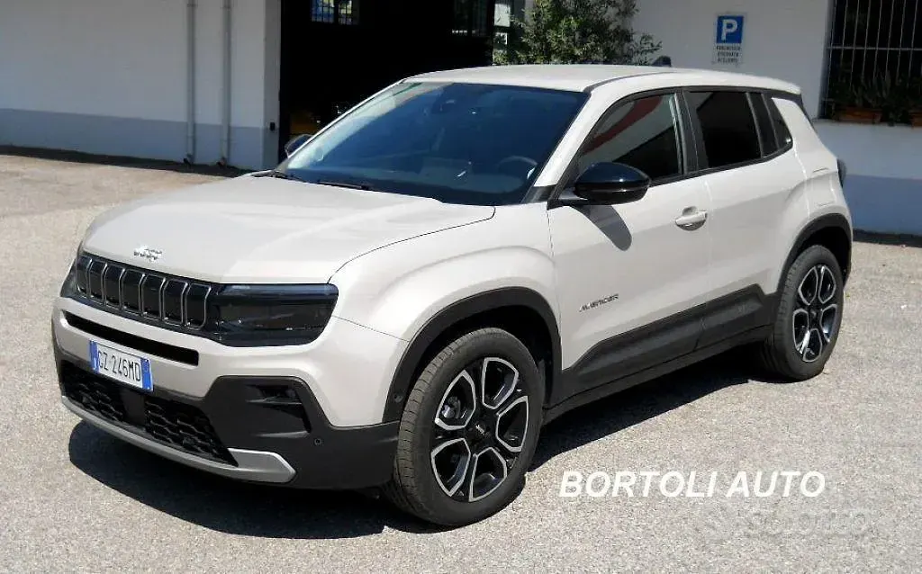 Usata Jeep Avenger Summit 101 CV (74 kW) 2025 Grigio SUV