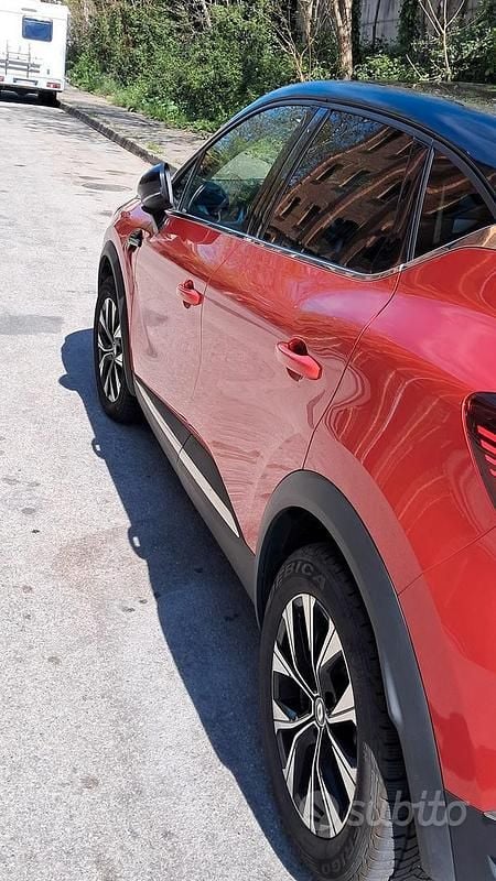 Usata Renault Captur 100 CV (73 kW) 2023 Rosso SUV