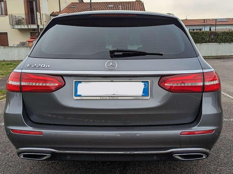 Usata Mercedes E220 Business 194 CV (142 kW) 2017 Grigio Station wagon