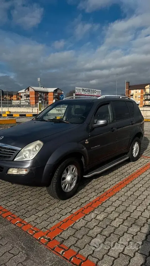 Usata SsangYong Rexton 165 CV (121 kW) 2008 Grigio SUV