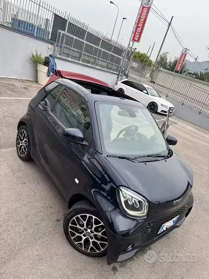 Usata Smart ForTwo Electric Drive Prime 41 kW (56 CV) 2022 Blu Cabrio