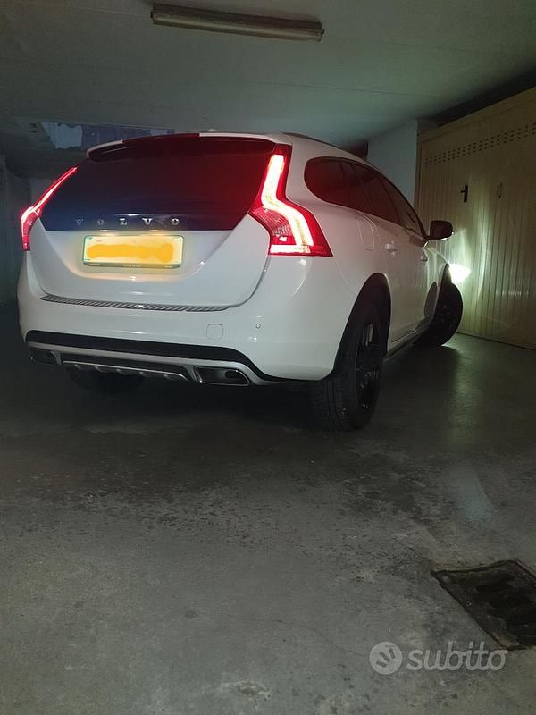 Usata Volvo V60 CC 150 CV (110 kW) 2017 Bianco Station wagon