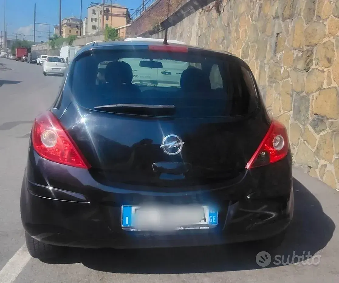 Usata Opel Corsa 75 CV (55 kW) 2012 Nero Utilitaria