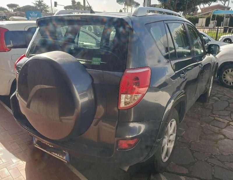 Usata Toyota RAV4 Luxury 177 CV (130 kW) 2006 Grigio SUV