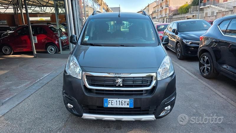 Usata Peugeot Partner Tepee Outdoor 120 CV (88 kW) 2016 Grigio Monovolume
