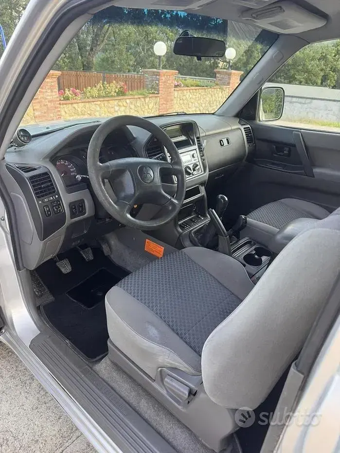 Usata Mitsubishi Pajero 115 CV (84 kW) 2002 Grigio SUV