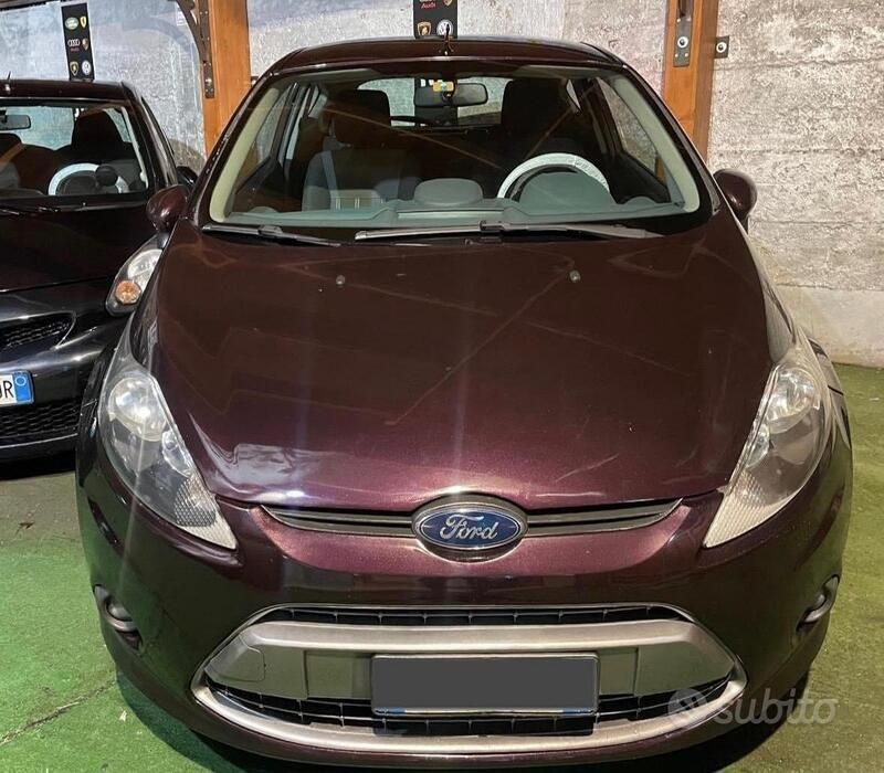 Usata Ford Fiesta Titanium 97 CV (71 kW) 2010 Nero Utilitaria
