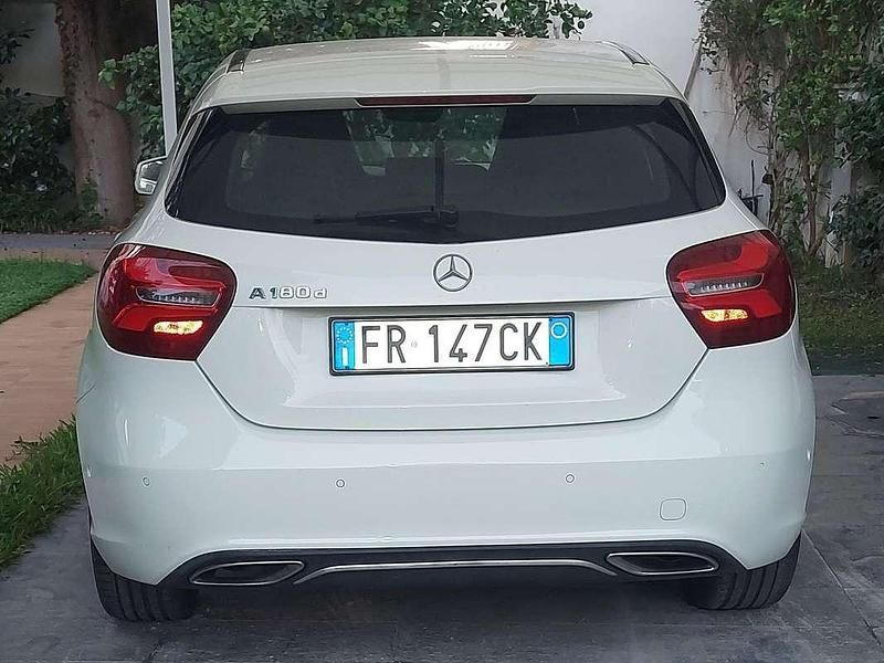 Usata Mercedes 180 Business 148 CV (108 kW) 2017 Bianco Berlina