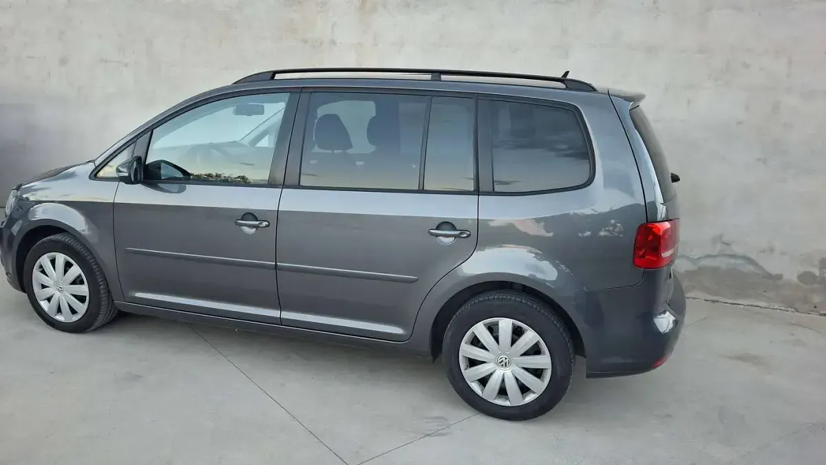 Usata VW Touran Comfortline 105 CV (77 kW) 2010 Grigio Monovolume