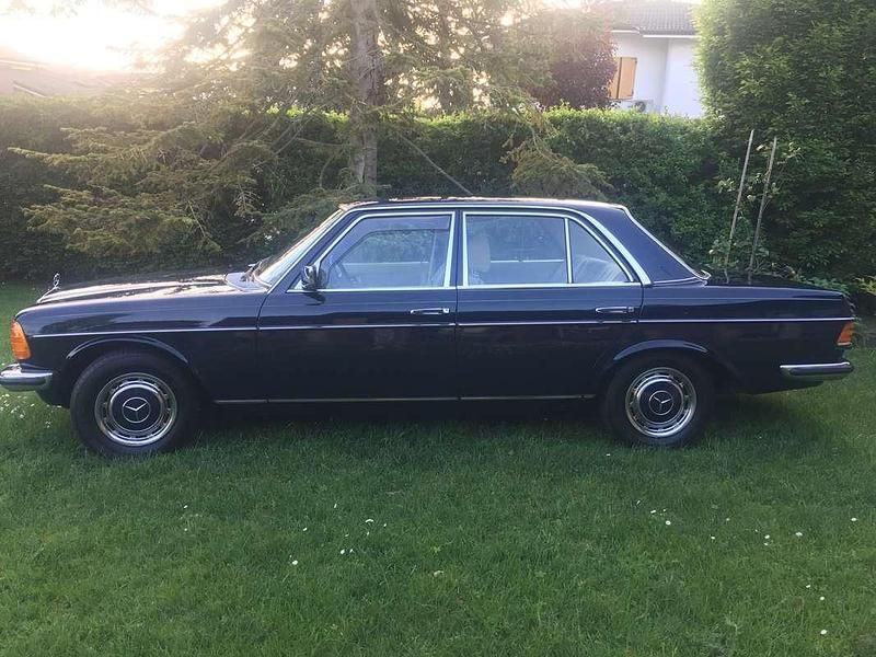 Usata Mercedes 280 177 CV (130 kW) 1976 Blu/azzurro Berlina