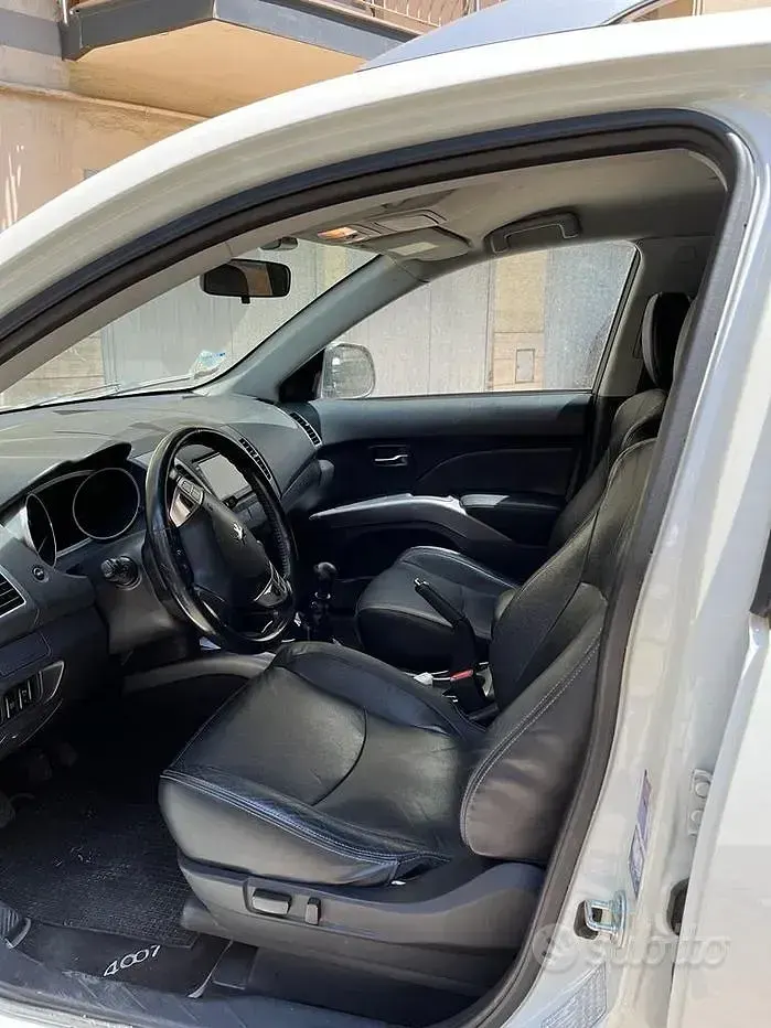 Usata Peugeot 4007 156 CV (114 kW) 2009 SUV