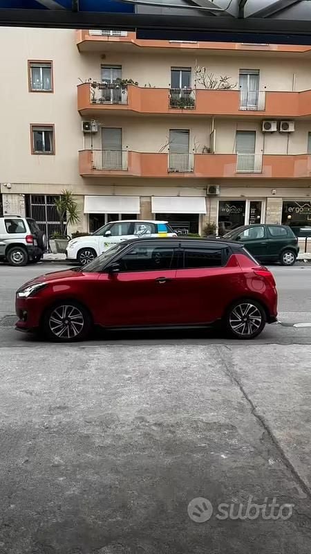 Usata Suzuki Swift 83 CV (61 kW) 2022 Rosso Utilitaria