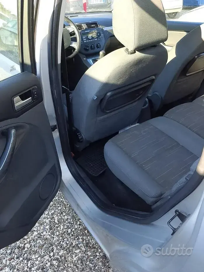 Begagnad Ford C-MAX 90 HK (66 kW) 2007 Grå Minibuss