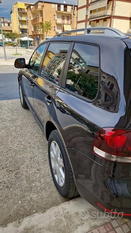 Usata VW Touareg 224 CV (164 kW) 2007 Nero SUV