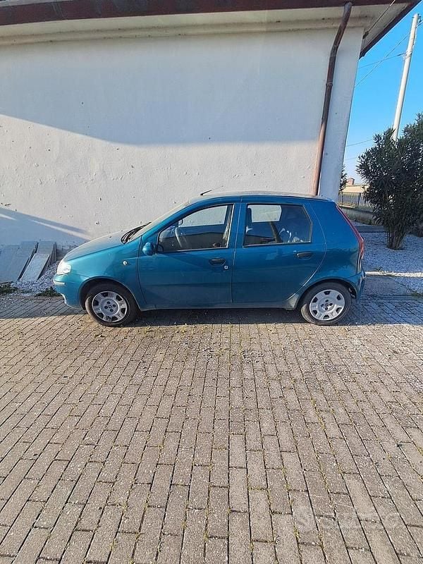 Usata Fiat Punto 80 CV (58 kW) 2005 Verde Utilitaria