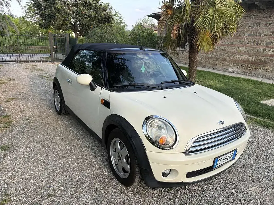 Usata Mini Cooper Cabriolet 120 CV (88 kW) 2010 Cabrio