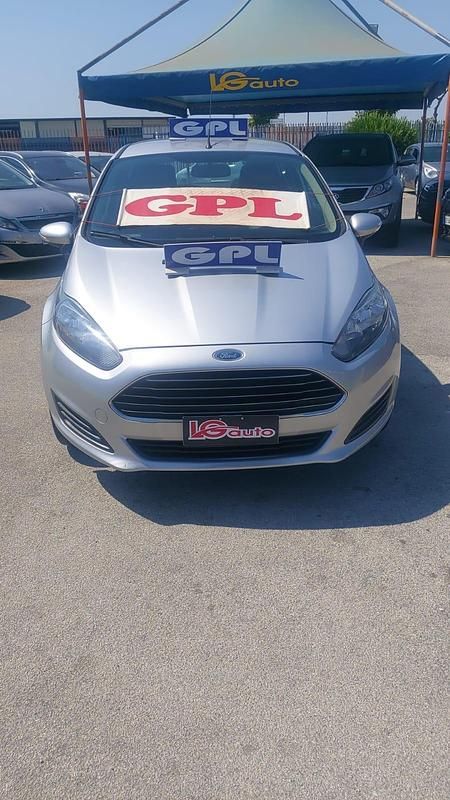 Usata Ford Fiesta Titanium 96 CV (70 kW) 2013 Grigio Berlina