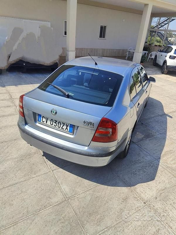 Usata Skoda Octavia 105 CV (77 kW) 2005 Grigio Berlina