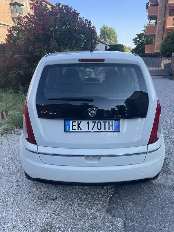 Usata Lancia Musa Gold 95 CV (69 kW) 2011 Bianco Monovolume