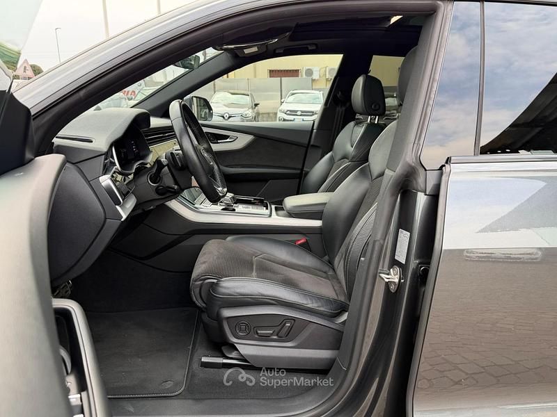 Usata Audi Q8 S-Line 286 CV (210 kW) 2021 Grigio SUV