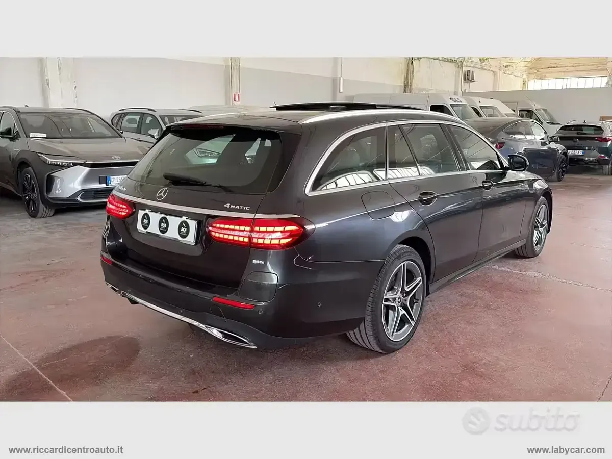 Usata Mercedes E300 Premium 194 CV (142 kW) 2022 Grigio Station wagon