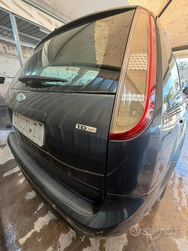 Usata Ford Focus 110 CV (80 kW) 2010 Nero Station wagon