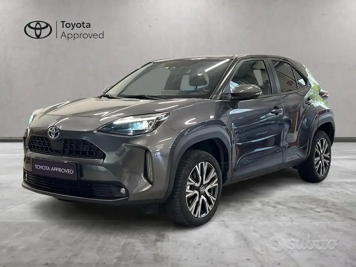 Usata Toyota Yaris Cross Trend 92 CV (67 kW) 2022 Grigio SUV