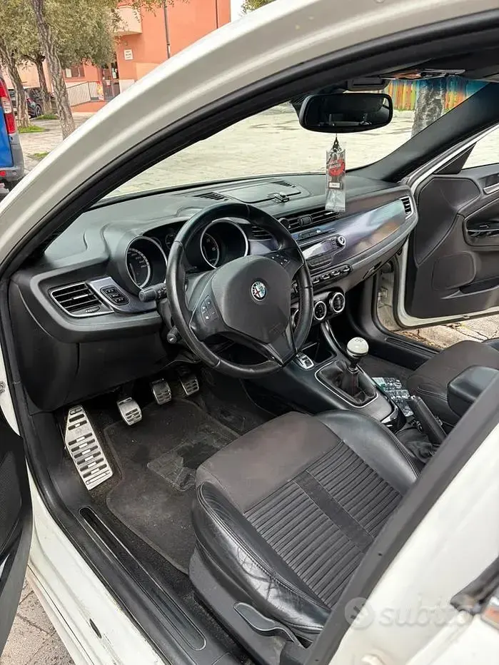 Usata Alfa Romeo Giulietta 140 CV (102 kW) 2011 Bianco Utilitaria