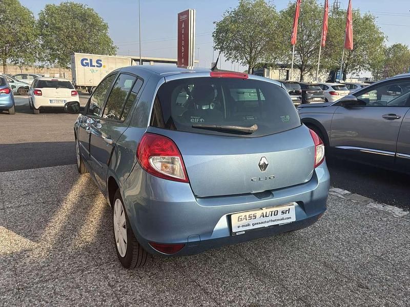 Usata Renault Clio II 75 CV (55 kW) 2011 Blu/azzurro Berlina