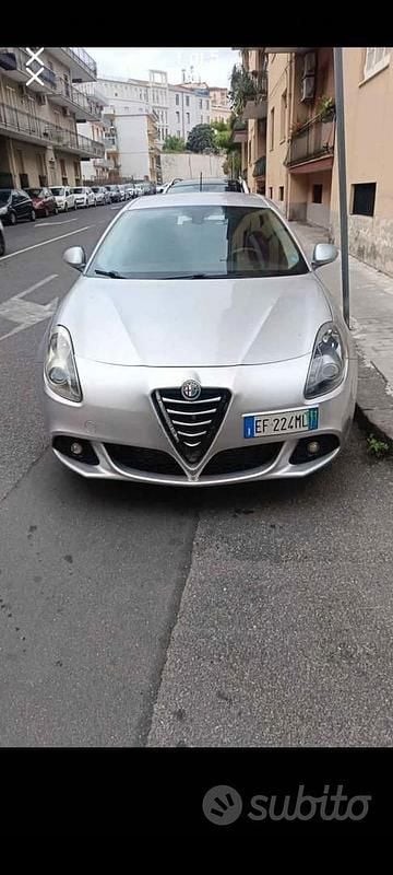 Grigio Usata 2010 Alfa Romeo Giulietta Tre volumi | 3500 € (Super prezzo) - Immagine 1/4