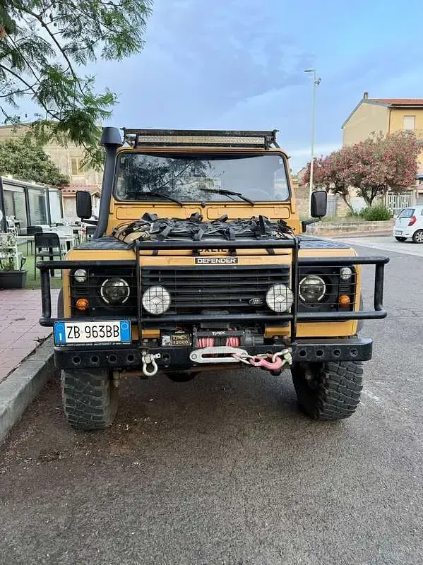 Usata Land Rover Defender 122 CV (89 kW) 2000 Giallo Station wagon