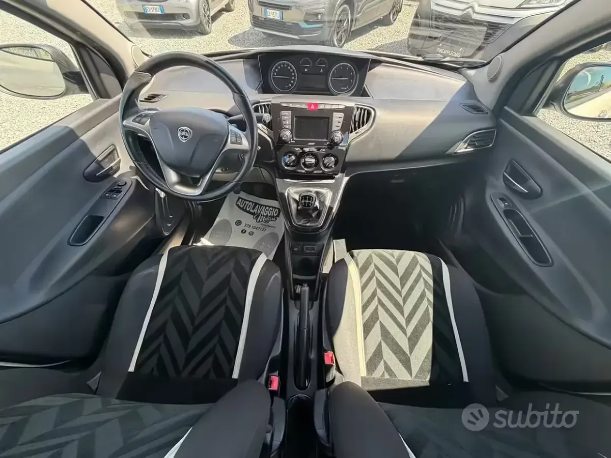 Usata Lancia Ypsilon 95 CV (69 kW) 2015 Utilitaria