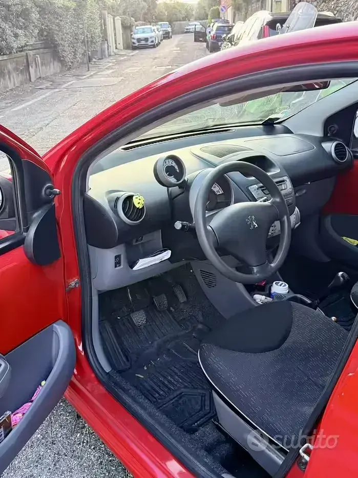 Usata Peugeot 107 68 CV (50 kW) 2009 Rosso Utilitaria
